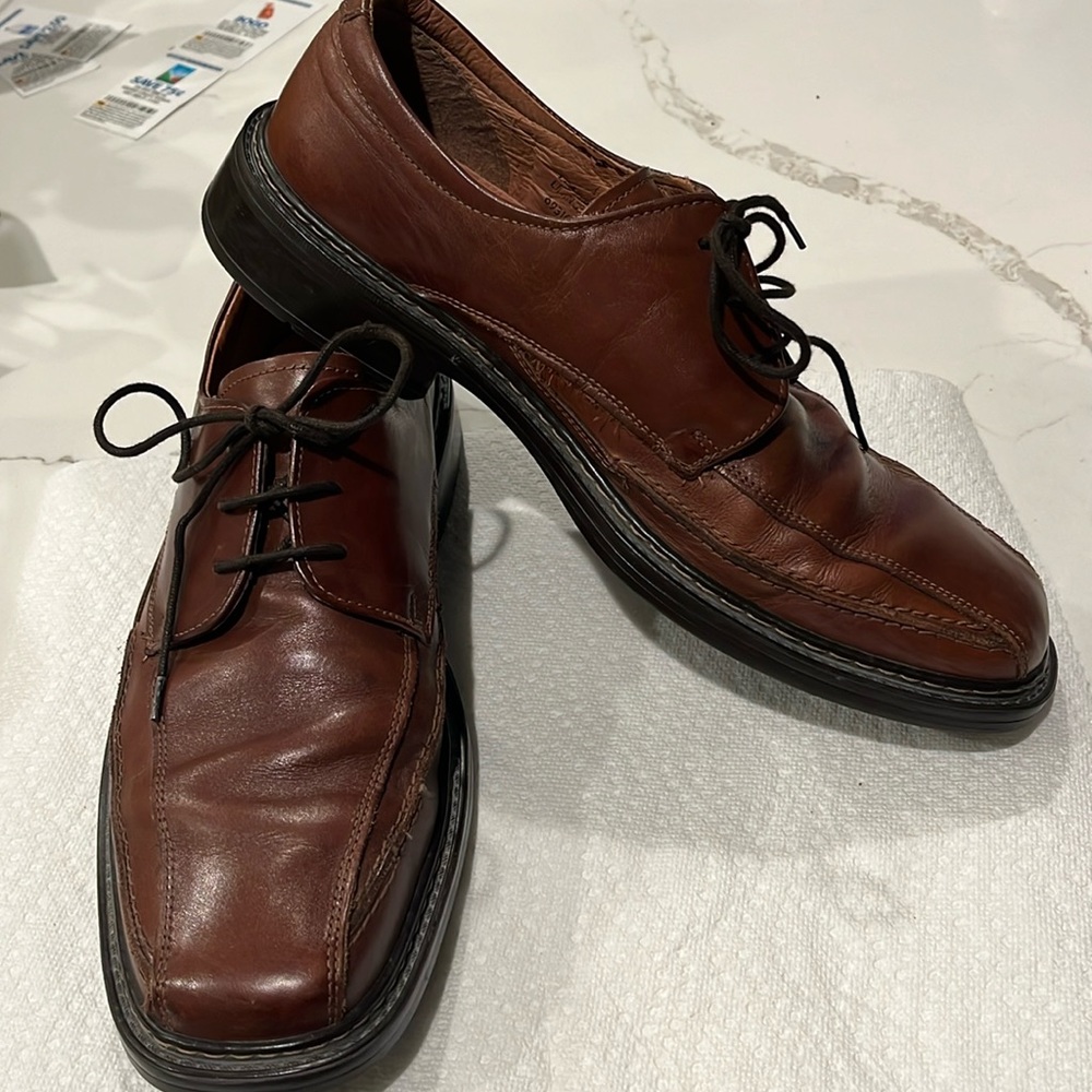 Men’s Italian leather brown loafers size 10.  Structure made in Italy.  …